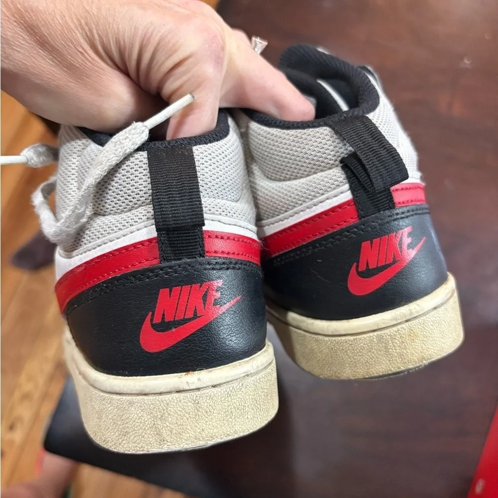 Nike White and Black Nike Court Borough Mid 2 Kids 6.5 Sneaker
